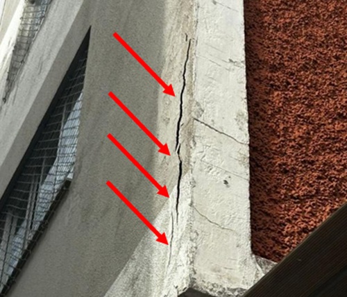 Edifício residencial submetido a inspeção técnica para avaliação das condições estruturais, identificação de manifestações patológicas e análise de riscos construtivos em elementos estruturais e áreas comuns. Laudo estrutural na grande florianópolis.